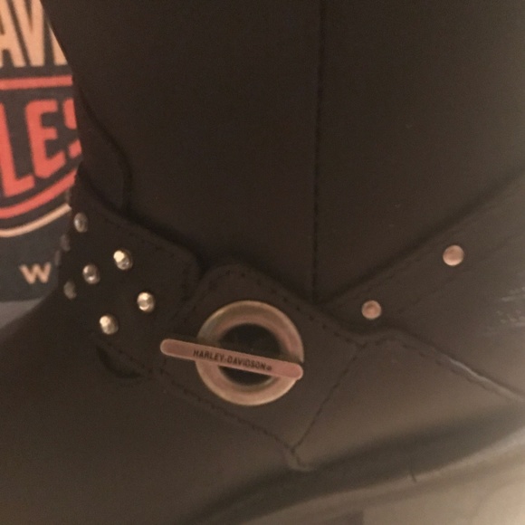 Boots - Picture 3 of 6